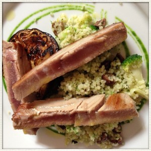 Filetto di tonno con cous cous di melanzana ovviamente tutto cotto sottovuoto.