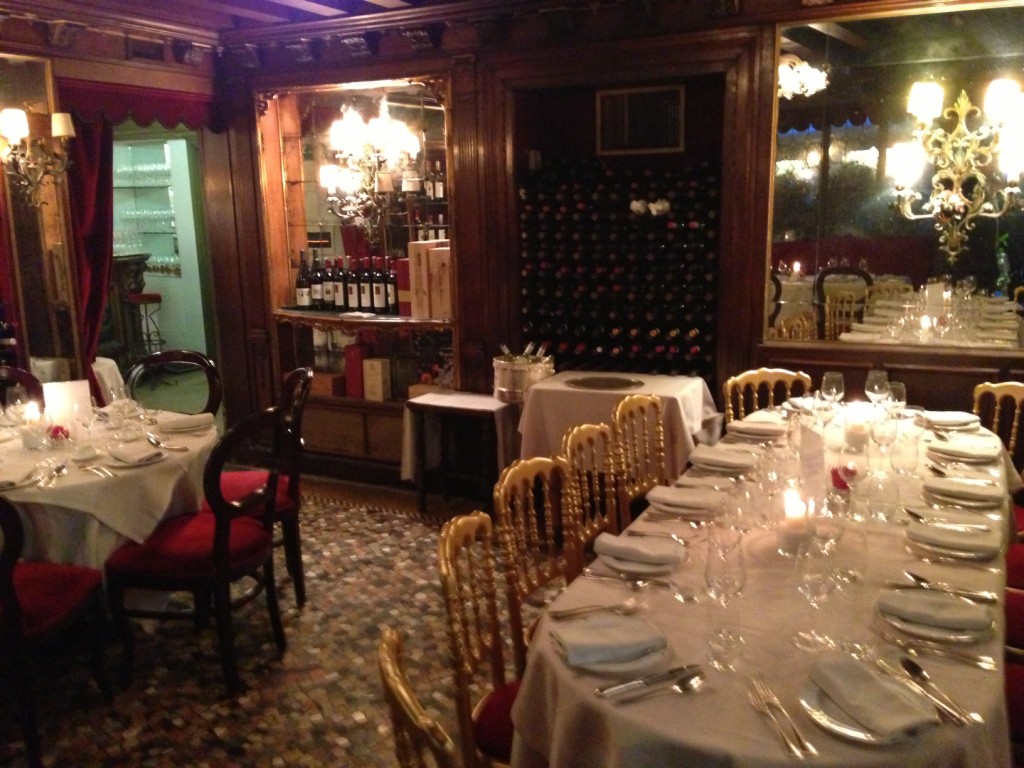 Mise en place per la cena alla "Taverna la Fenice"