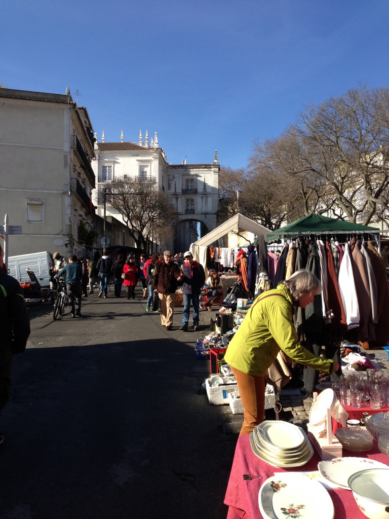 Lisbona: mercatino dell'antiquariato, ma non solo.